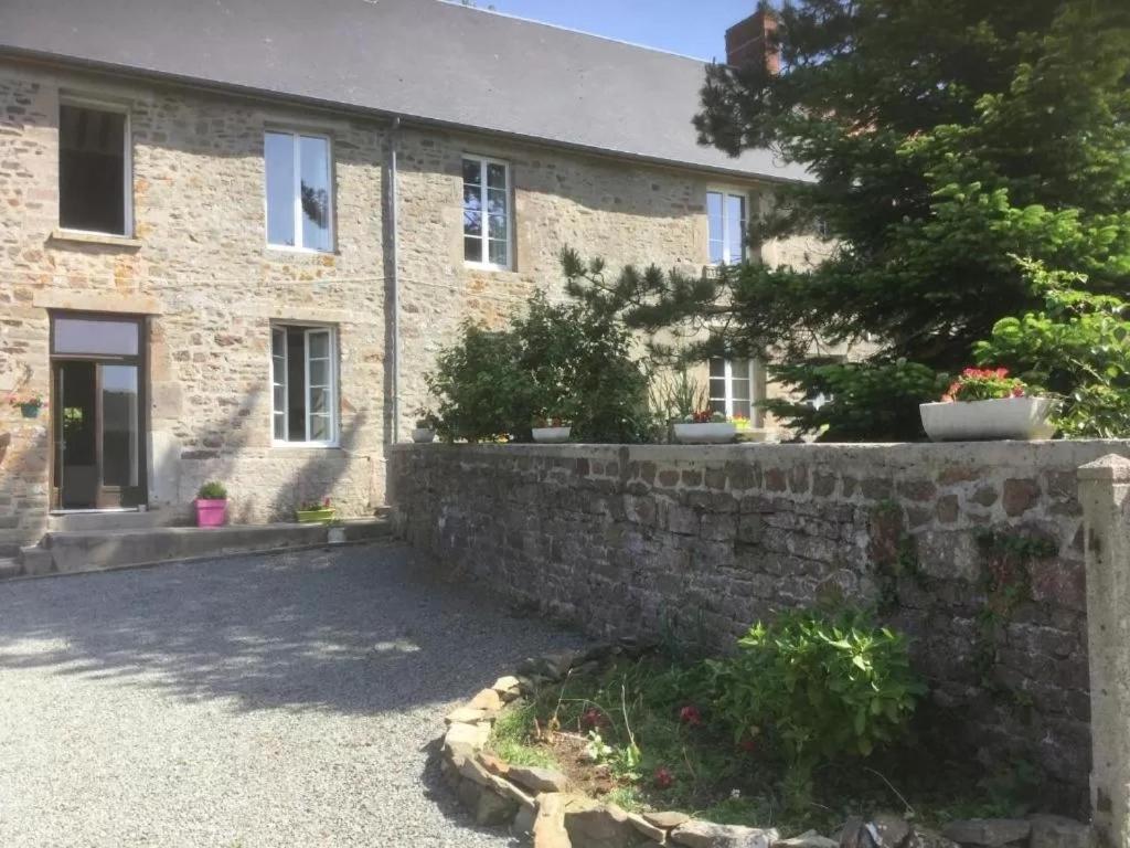 La Petellerie, Maison De Campagne Avec Piscine Pour Un Sejour Detente Moyon Екстериор снимка